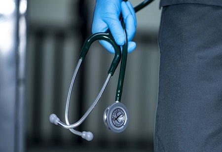 Kerala HC Nixes Internship Fee for Foreign-Educated Medicos, Sparks Reform Demand